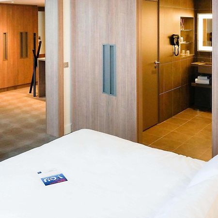 Novotel Сакле Екстериор снимка