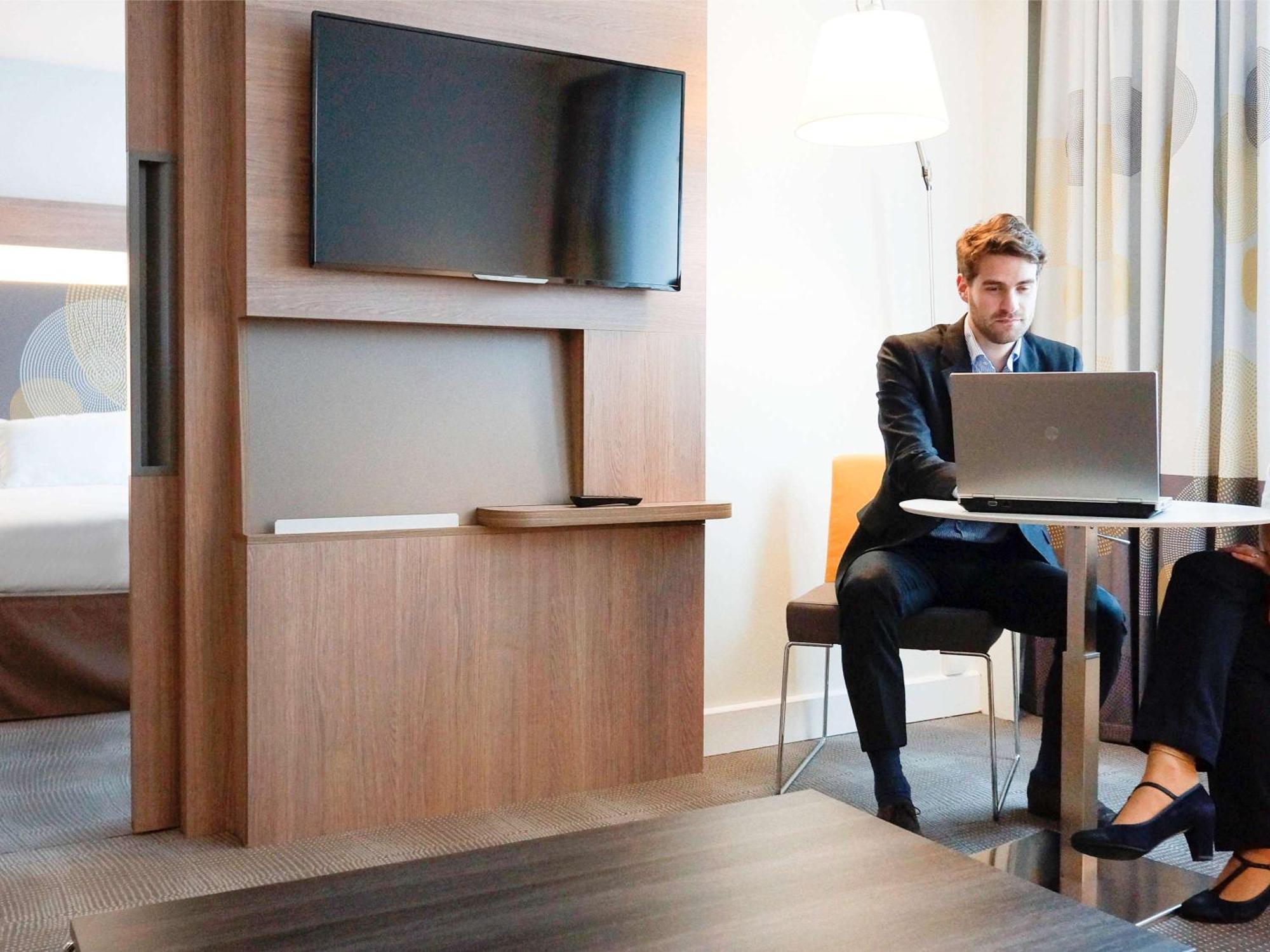 Novotel Сакле Екстериор снимка