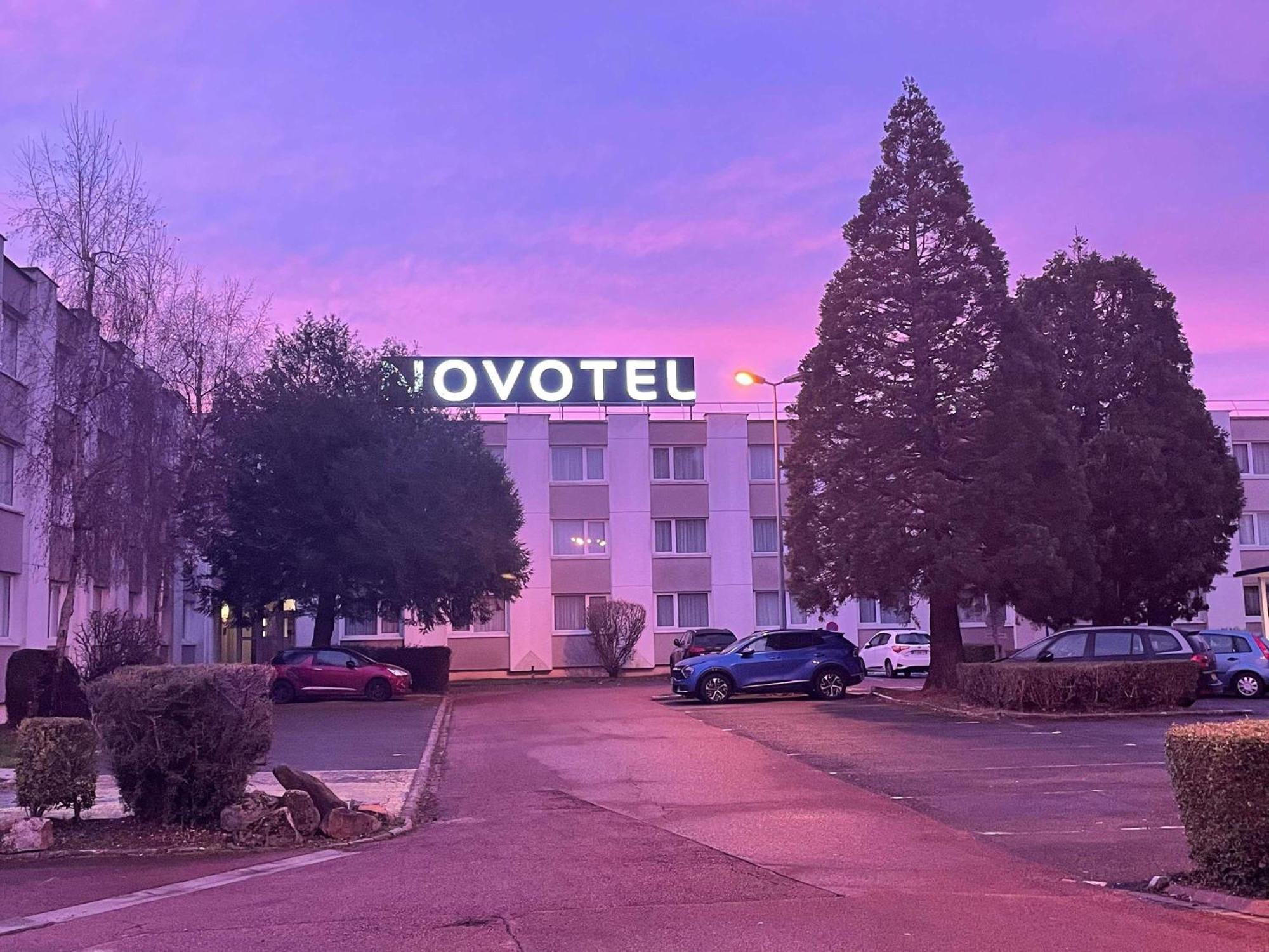 Novotel Сакле Екстериор снимка