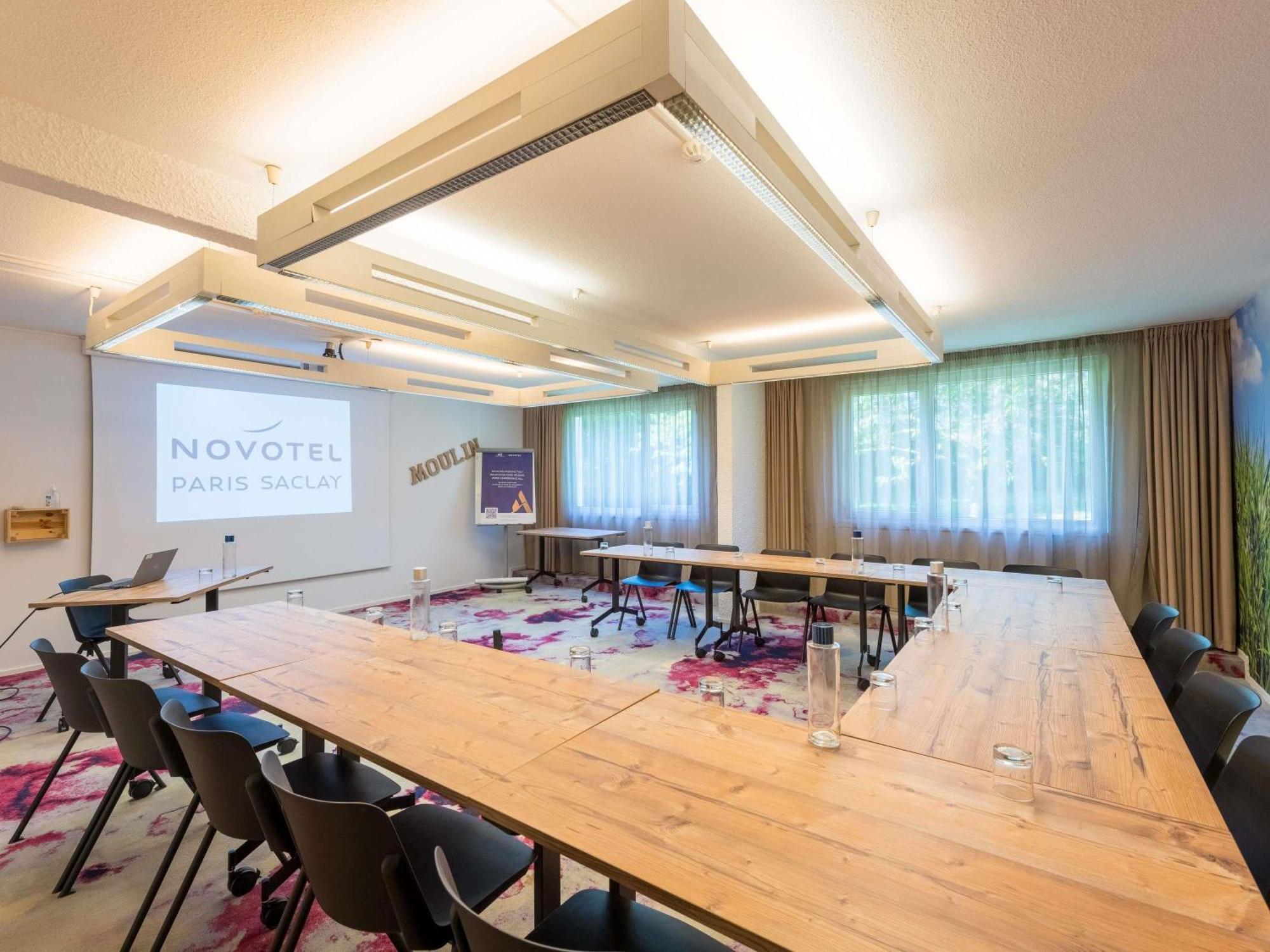Novotel Сакле Екстериор снимка