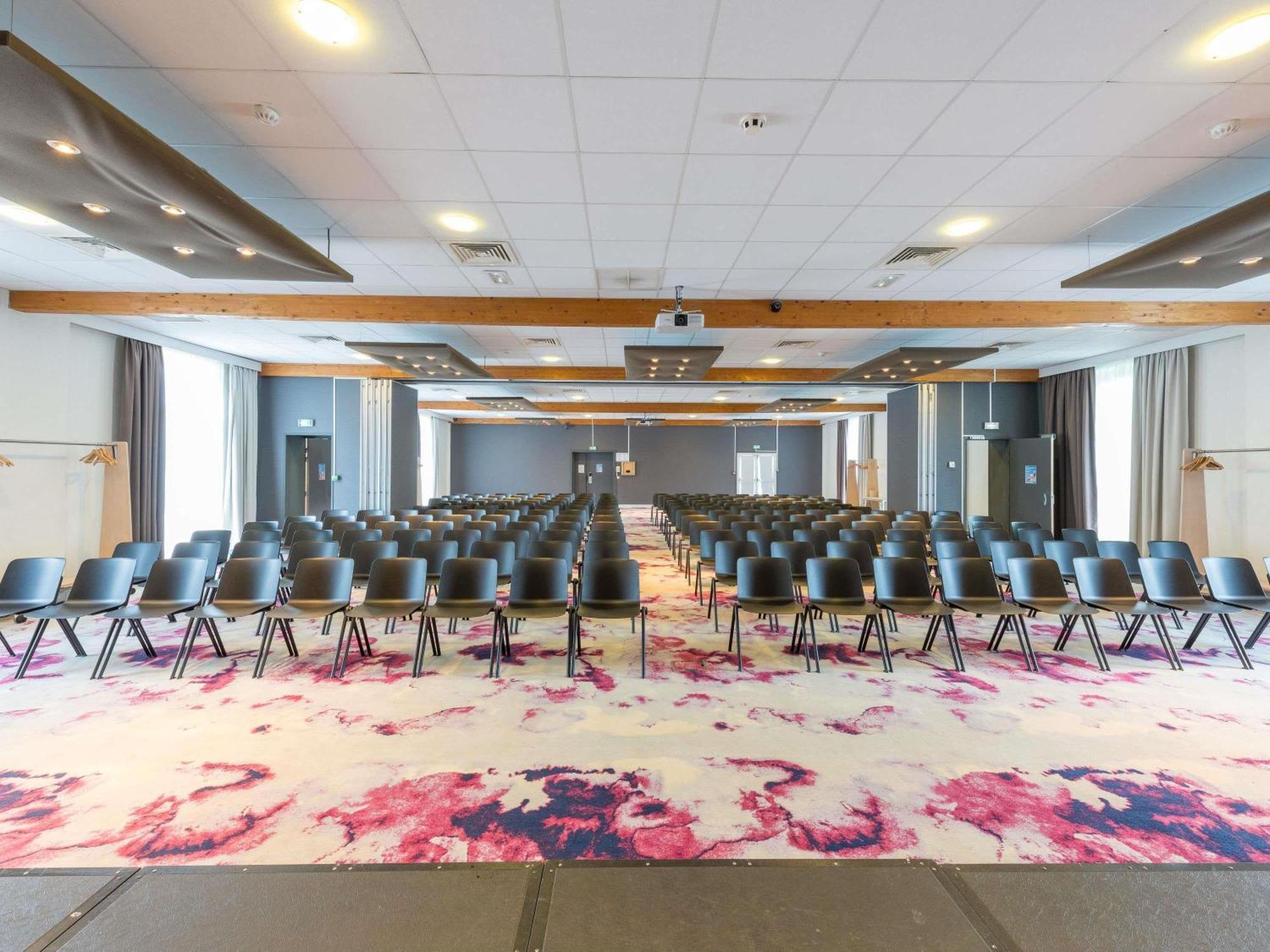 Novotel Сакле Екстериор снимка
