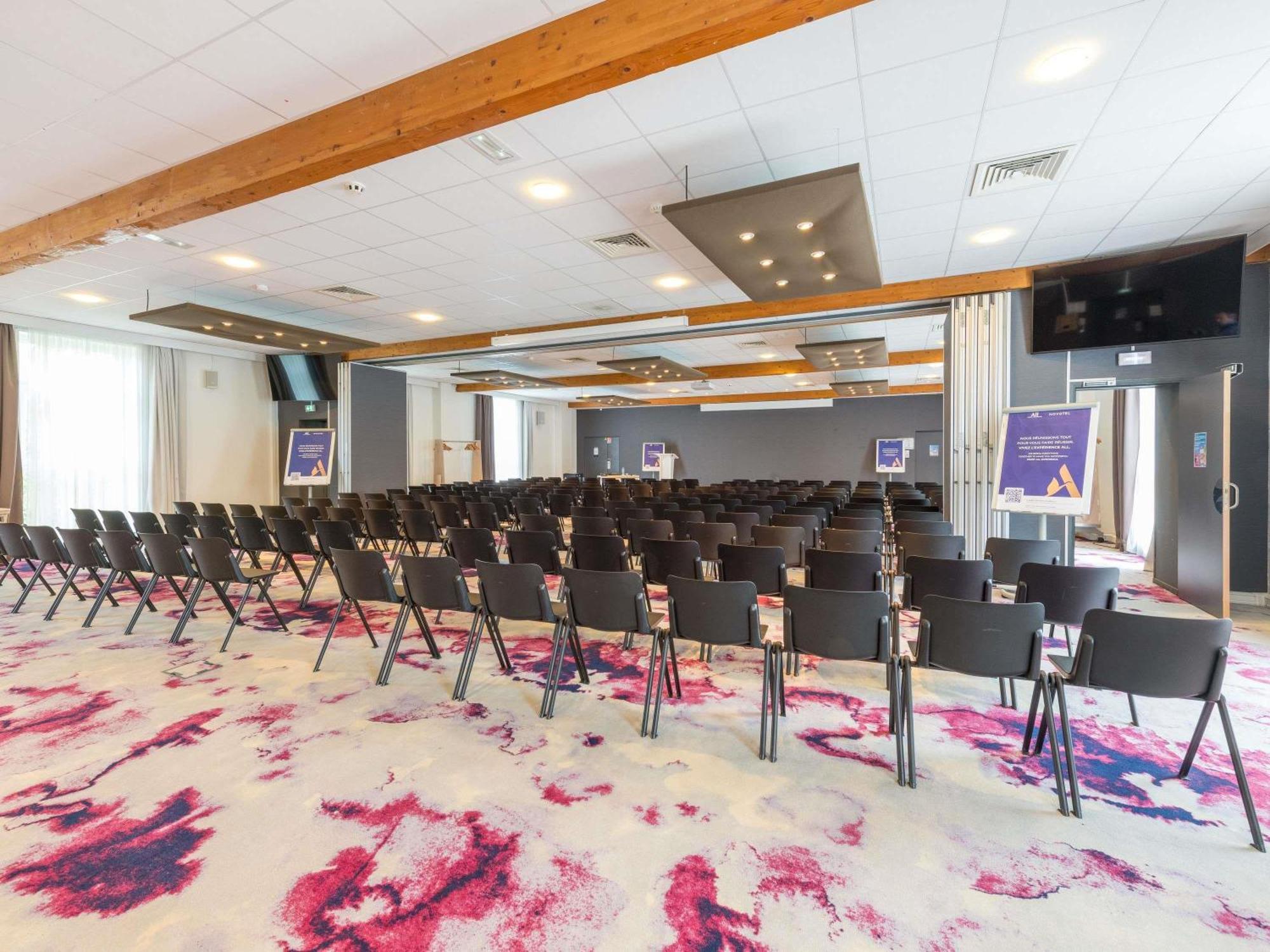 Novotel Сакле Екстериор снимка