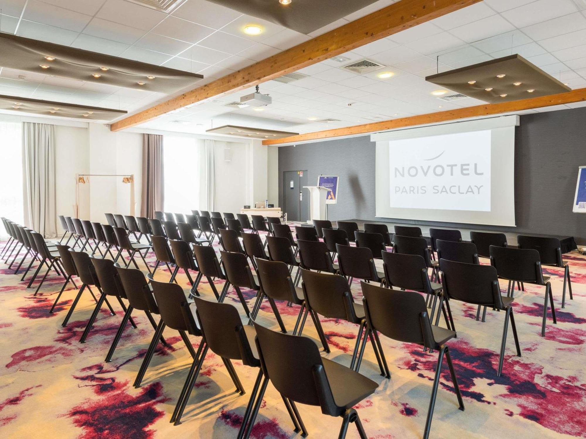Novotel Сакле Екстериор снимка