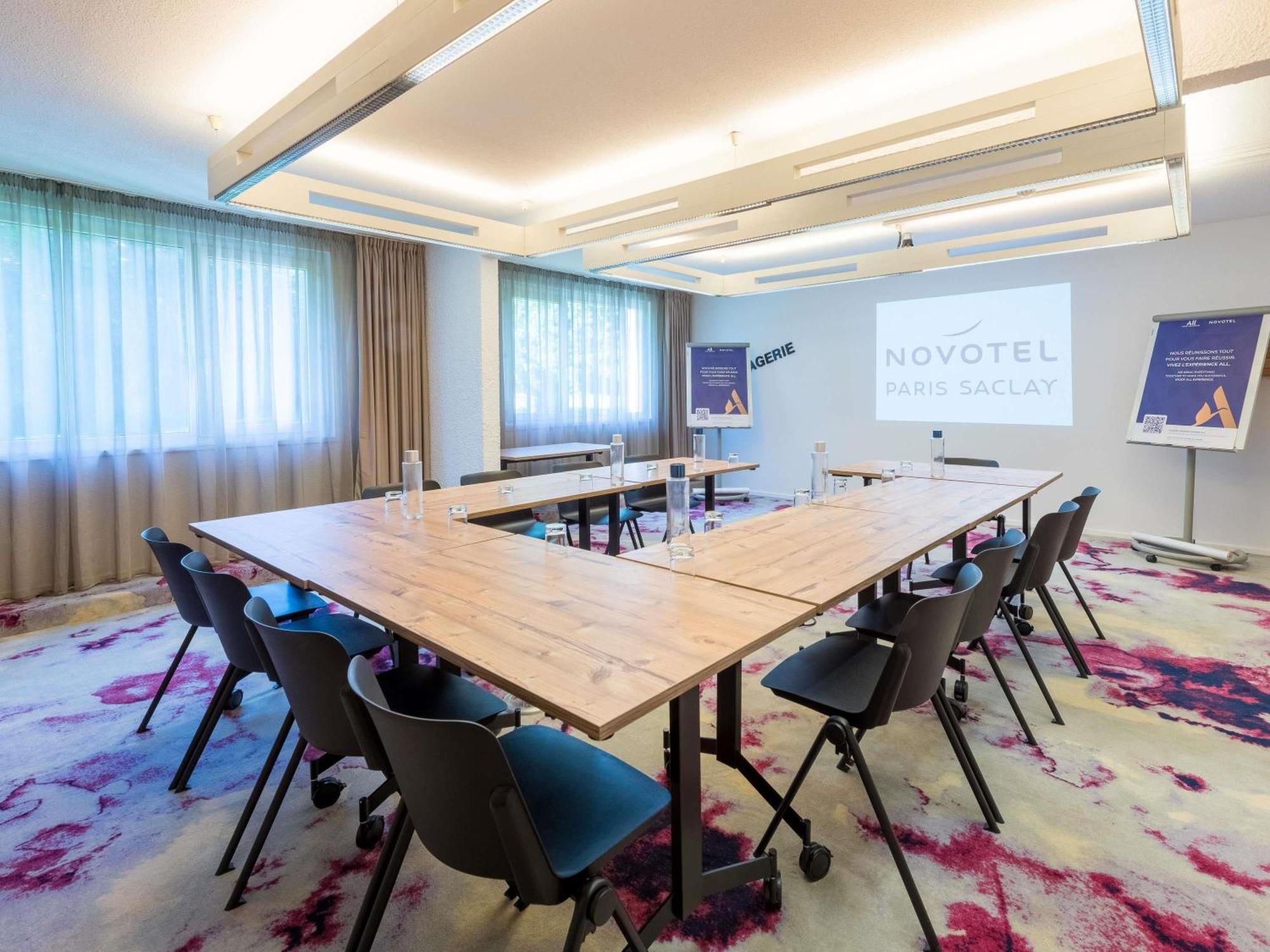 Novotel Сакле Екстериор снимка