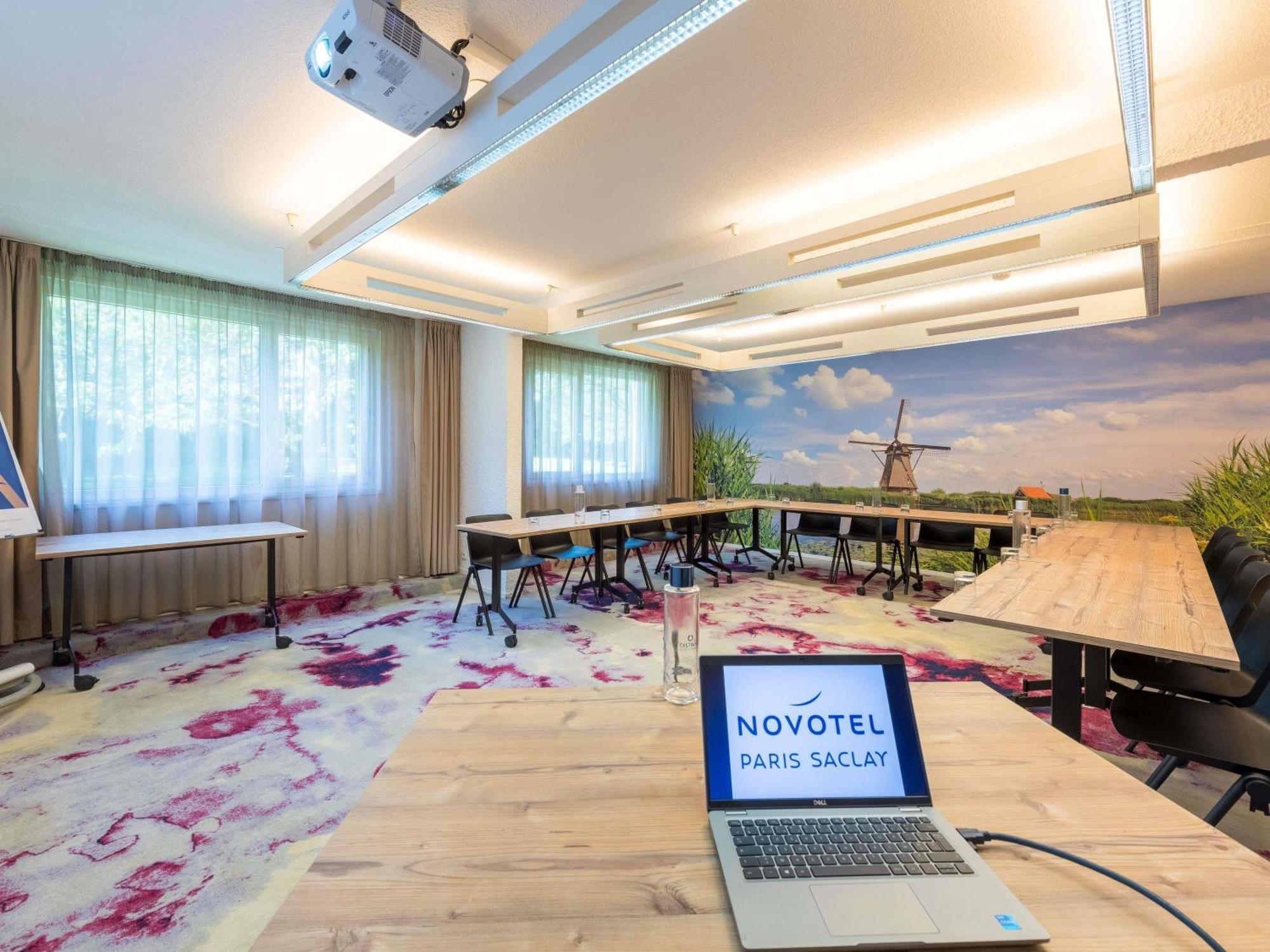 Novotel Сакле Екстериор снимка