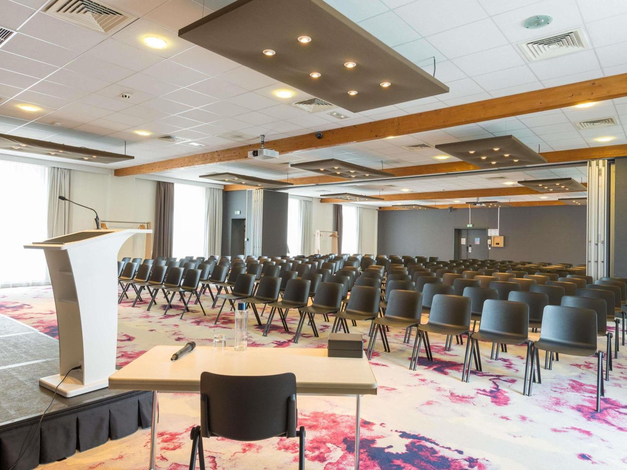 Novotel Сакле Екстериор снимка
