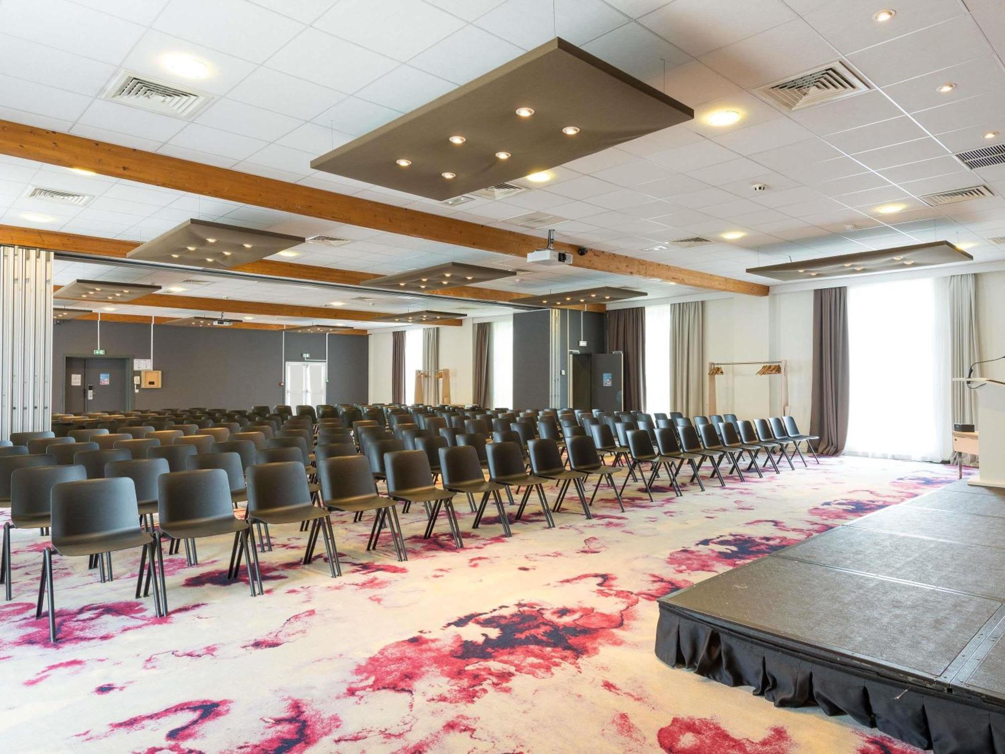 Novotel Сакле Екстериор снимка