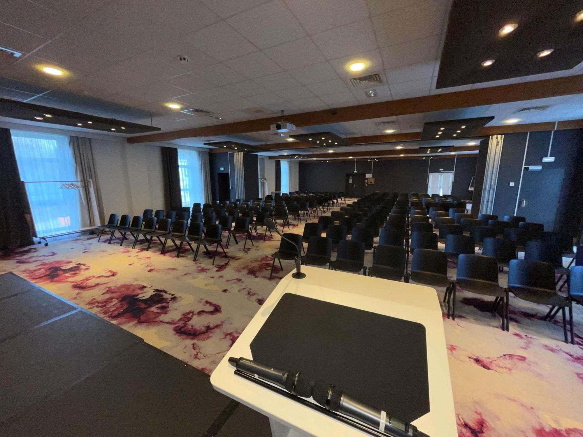Novotel Сакле Екстериор снимка