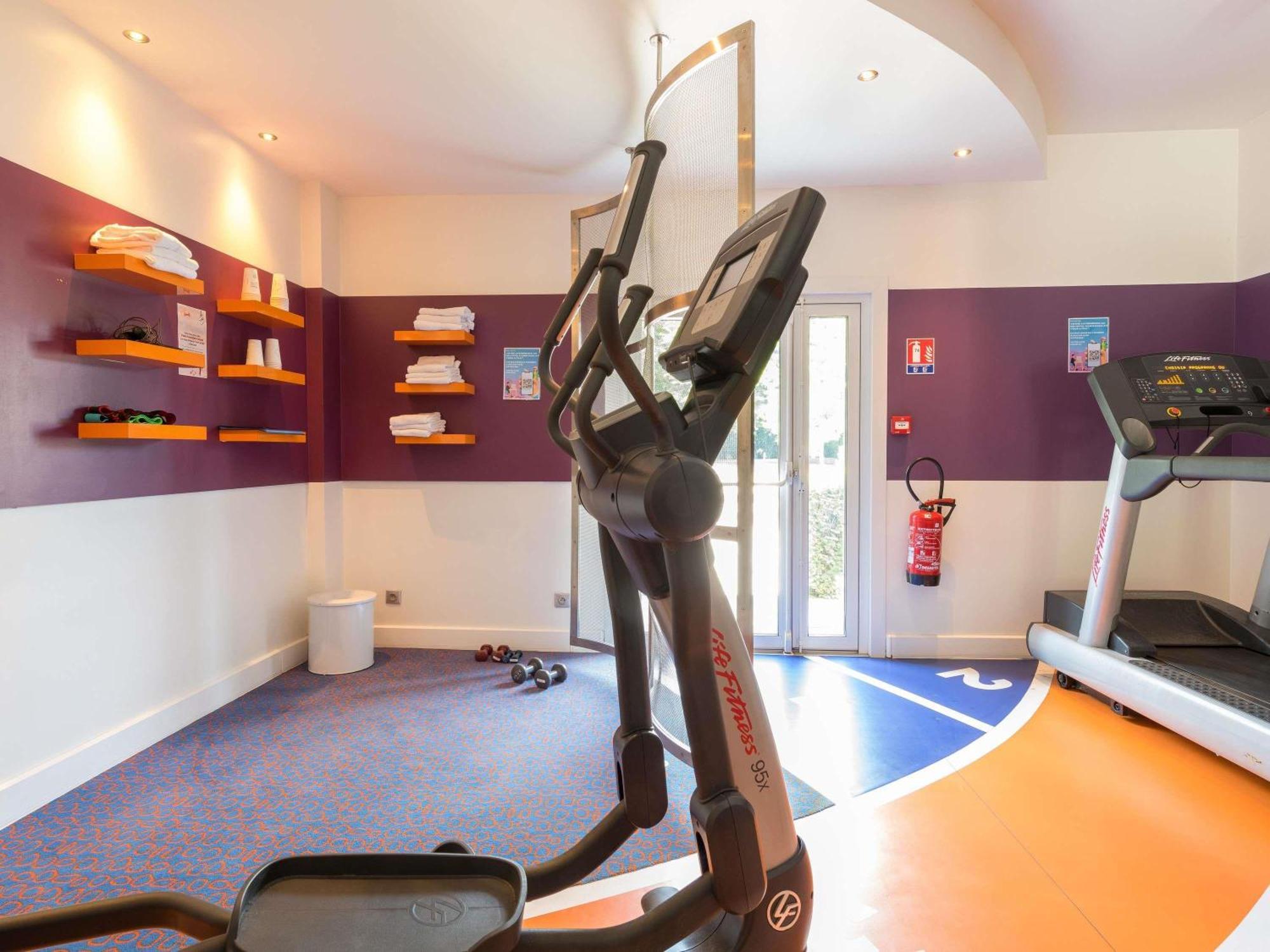Novotel Сакле Екстериор снимка